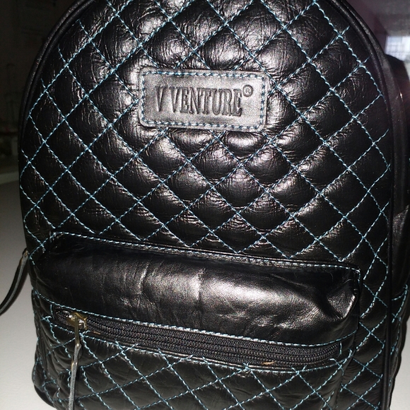 Backpack - Picture 2 of 8